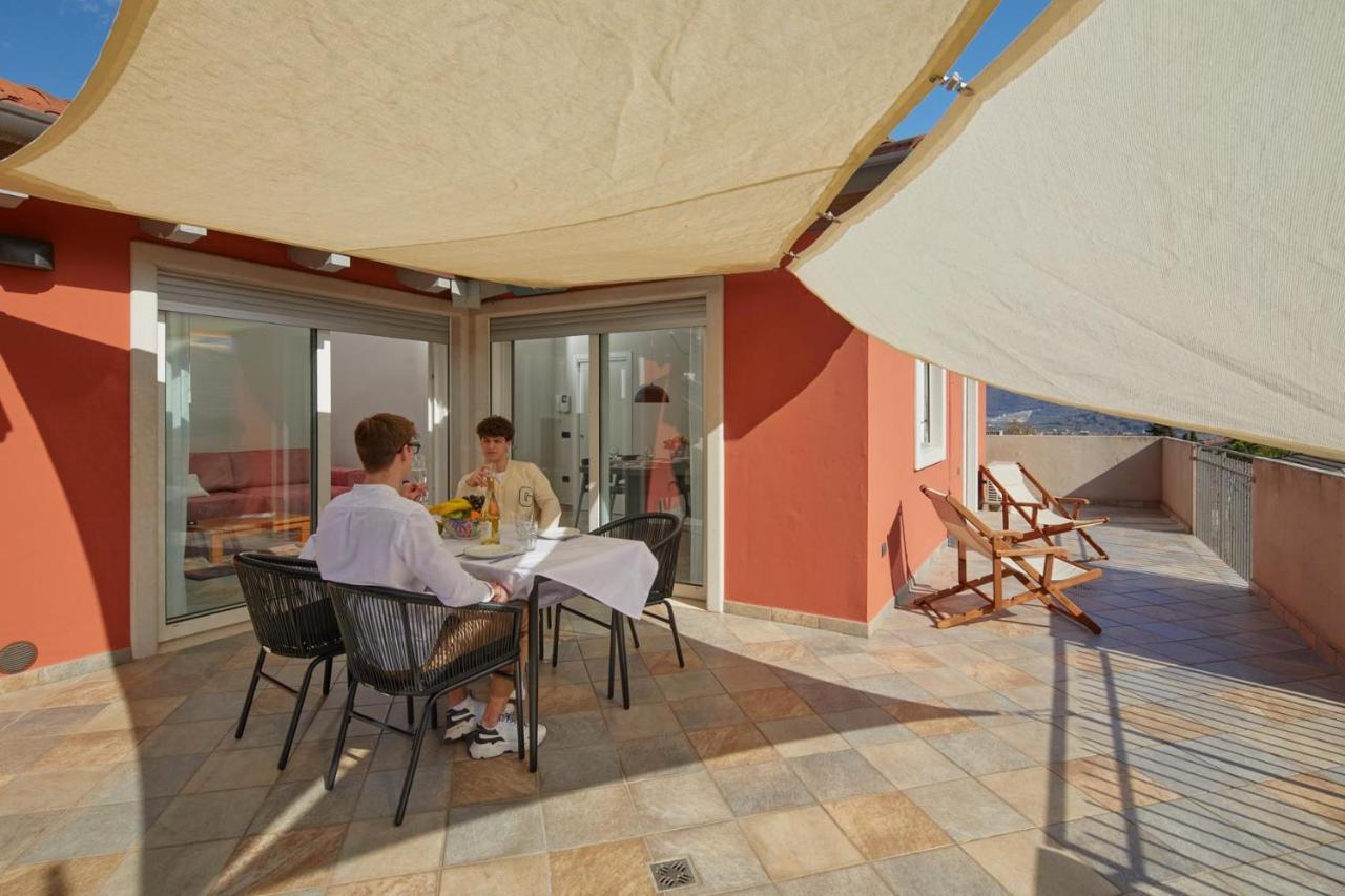 דירות ריבה דל גארדה Residenza Ai Ferrari מראה חיצוני תמונה
